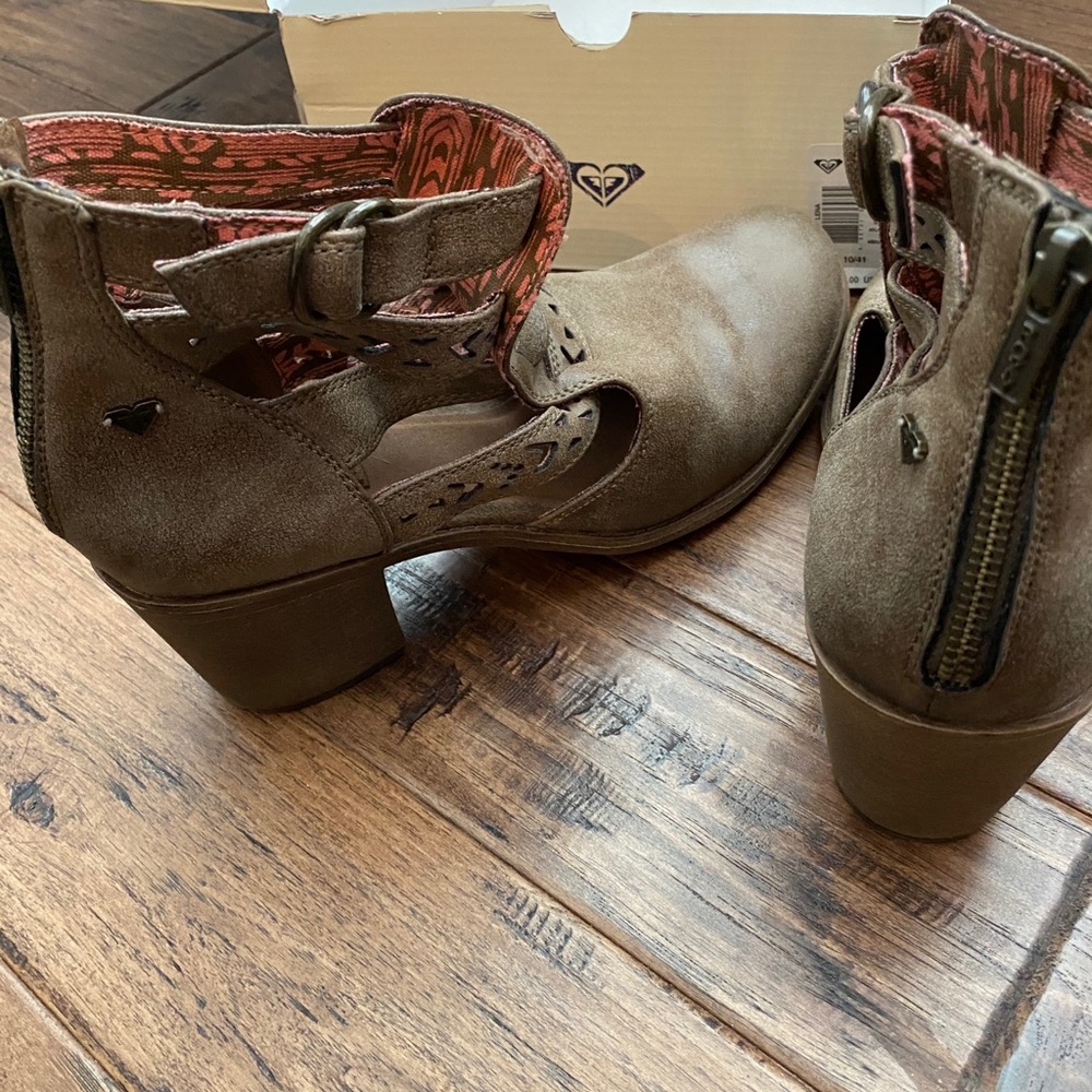 Adorable Roxy bootie - Picture 5 of 6